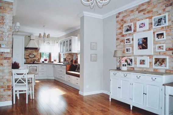 Kamenné fasády, tehly a kamenné dlaždice - Poľsko