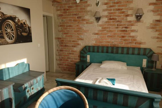 Kamenné fasády, tehly a kamenné dlaždice - Poľsko