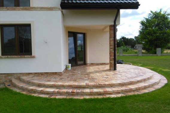 Kamenné fasády, tehly a kamenné dlaždice - Poľsko